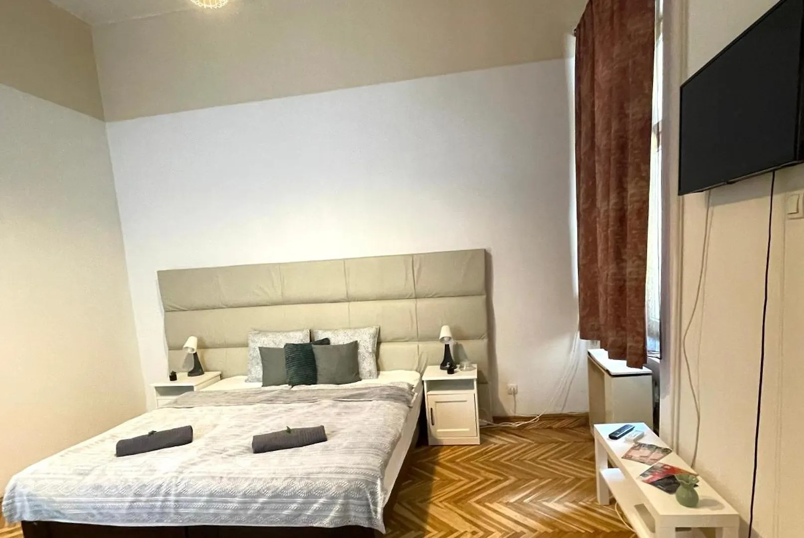 Apartment Very Warm Nature Home Near Gozsdu With Free Air Conditioner Free Coffee Budapest Hungary