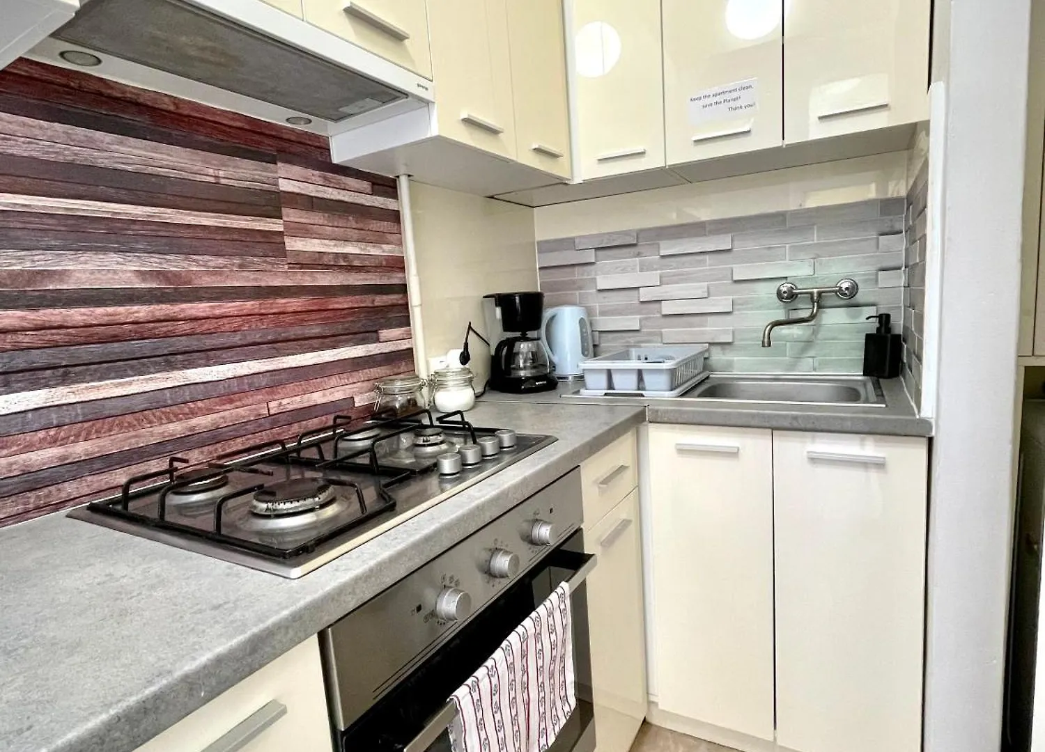 Apartment Very Warm Nature Home Near Gozsdu With Free Air Conditioner Free Coffee Budapest